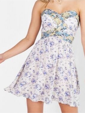 Kimchi Blue Floral Strapless Dress for Sale up to 90% Off: Poshmark Kimchi Blue Floral Strapless Dress for Sale up to 90% Off: Poshmark